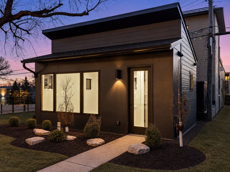 6132 Oaklawn Avenue — Accessory structure