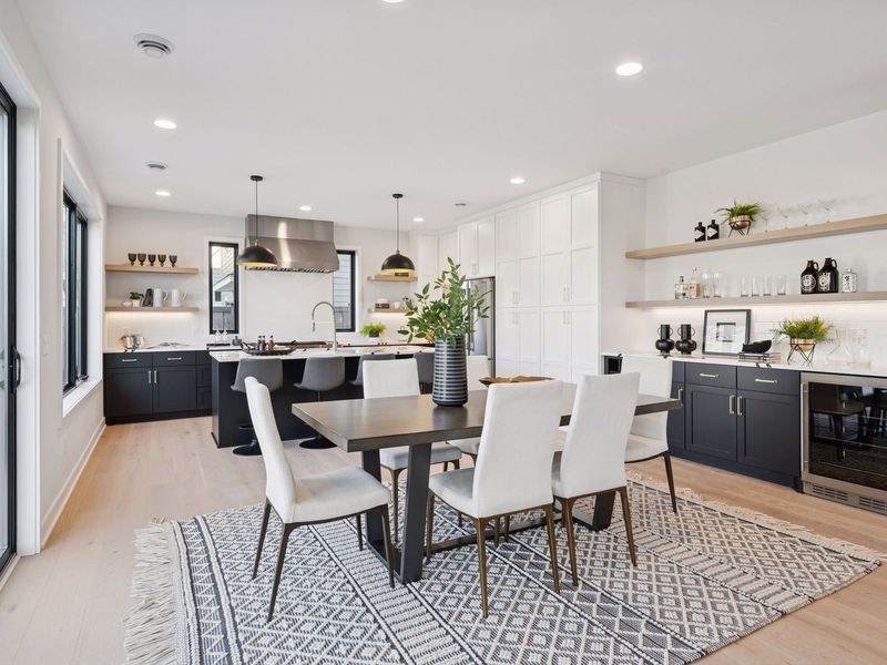 6132 Oaklawn Avenue — Dining and kitchen