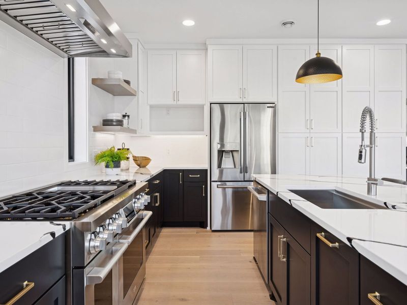 6132 Oaklawn Avenue — Kitchen