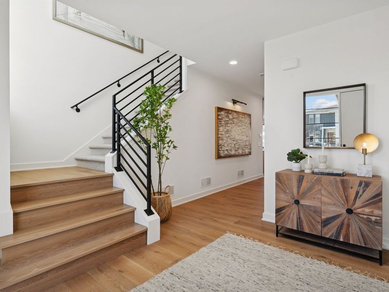 6136 Oaklawn Avenue — Entry and stair