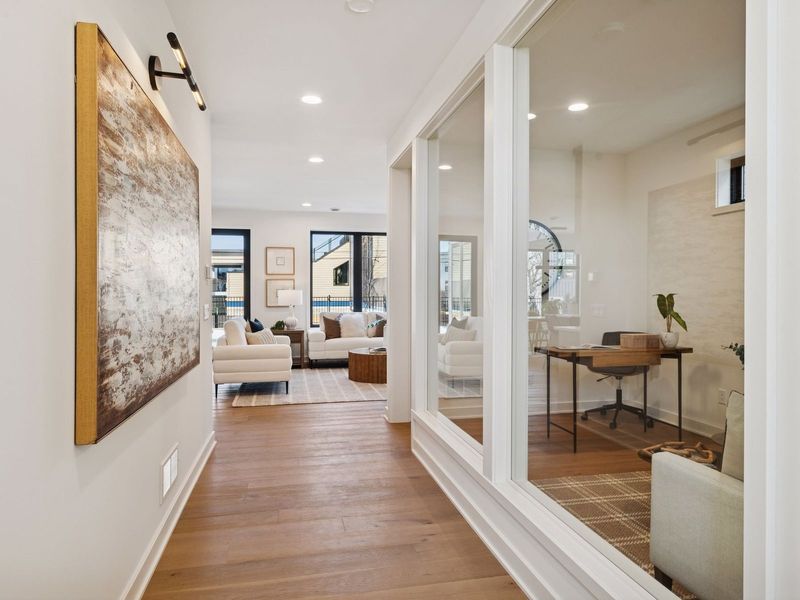 6136 Oaklawn Avenue — Gallery hall