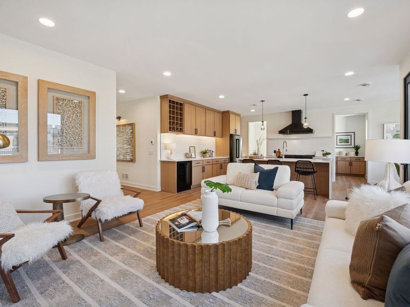 6136 Oaklawn Avenue — Great room