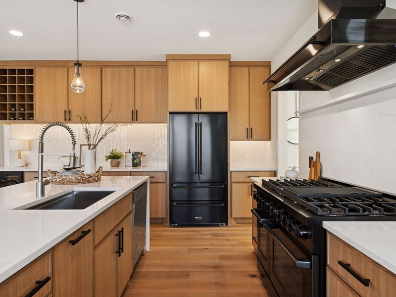 6136 Oaklawn Avenue — Kitchen