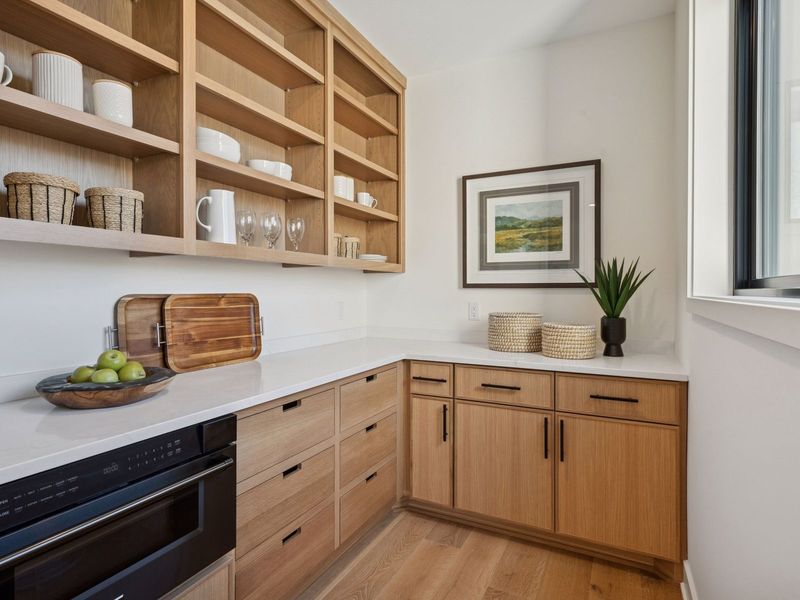 6136 Oaklawn Avenue — Butler's pantry