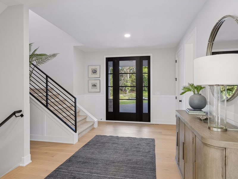 2631 Orchard Lane — Entry