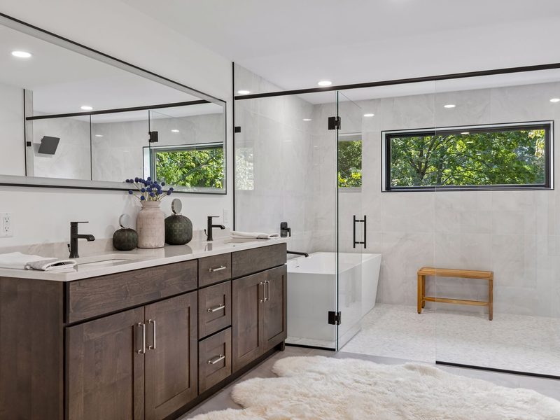 2631 Orchard Lane — Primary bath